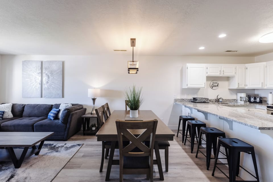 Plenty of seating at the bar or at the kitchen table. Up tp 6 at the table
