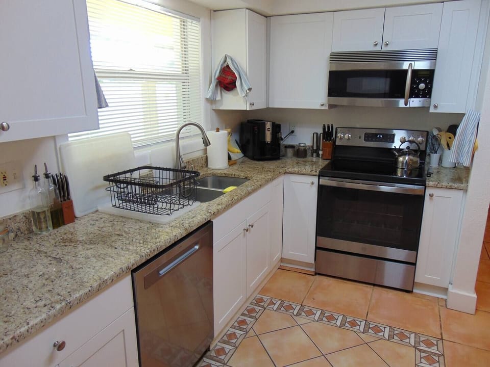 Classic Bungalow, 3 Bedrooms, Patio | Private kitchen | Full-size fridge, coffee/tea maker, toaster, cookware/dishes/utensils
