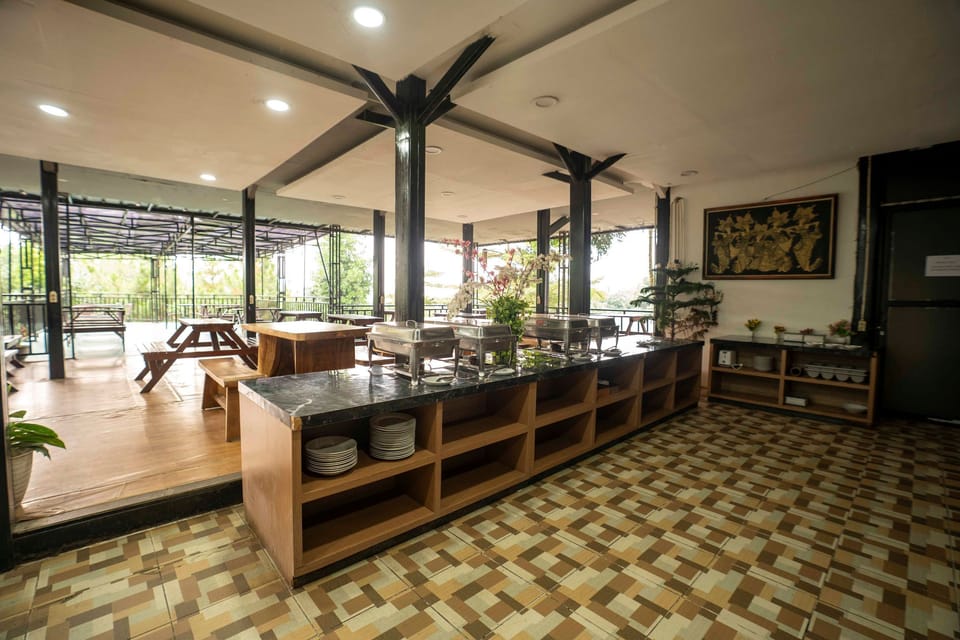 Buffet breakfast for a fee on weekends