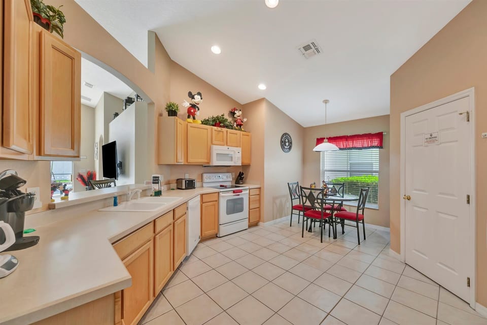 Design House, 4 Bedrooms, Private Pool | Private kitchen | Coffee/tea maker, toaster, blender, freezer