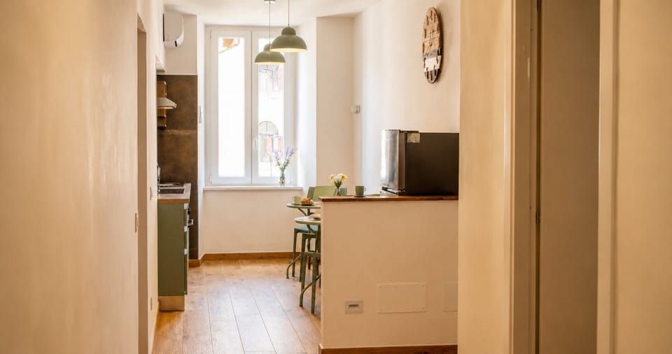 Full-size fridge, microwave, oven, cookware/dishes/utensils