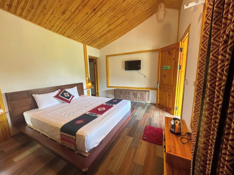 In-room safe, blackout drapes, soundproofing