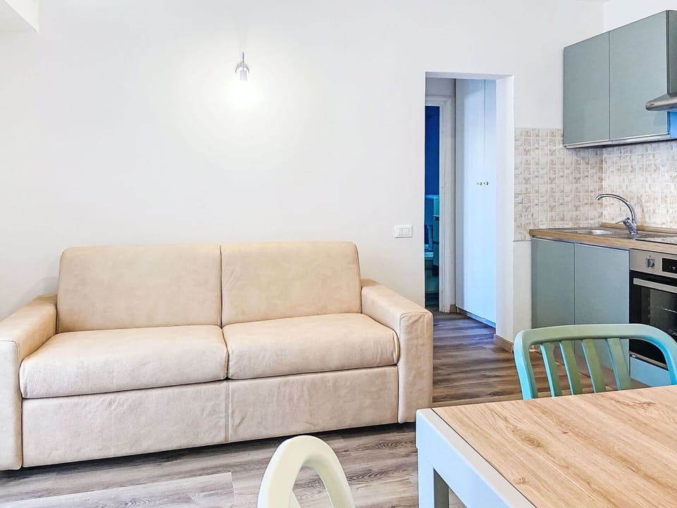 Furniture, Interior Design, Flooring, Floor, Wood, Couch, Room, Apartment, Table, Ceiling