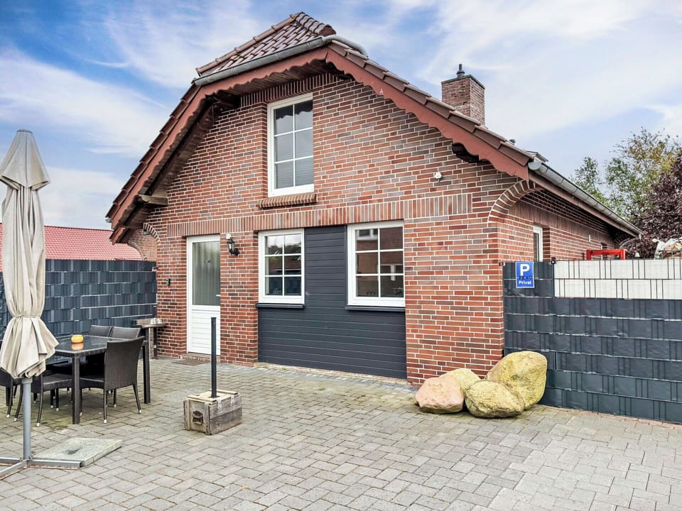 Wall, Brick, House, Brickwork, Roof, Home, Door, Cottage, Siding