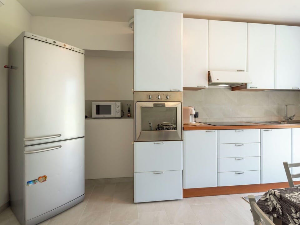 Kitchen Appliance, Cabinetry, Kitchen, Major Appliance, Flooring, Countertop, Wood, Interior Design, Furniture, Home Appliance