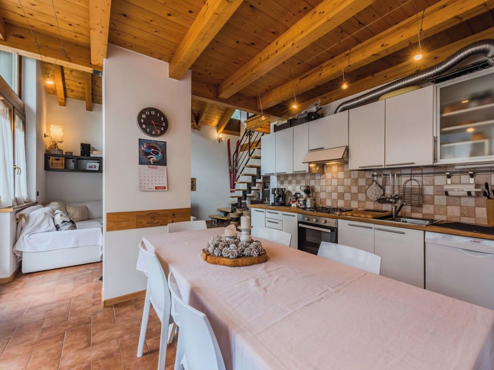 Wood, Interior Design, Furniture, Flooring, Floor, Apartment, Home, Room, Ceiling, Chair