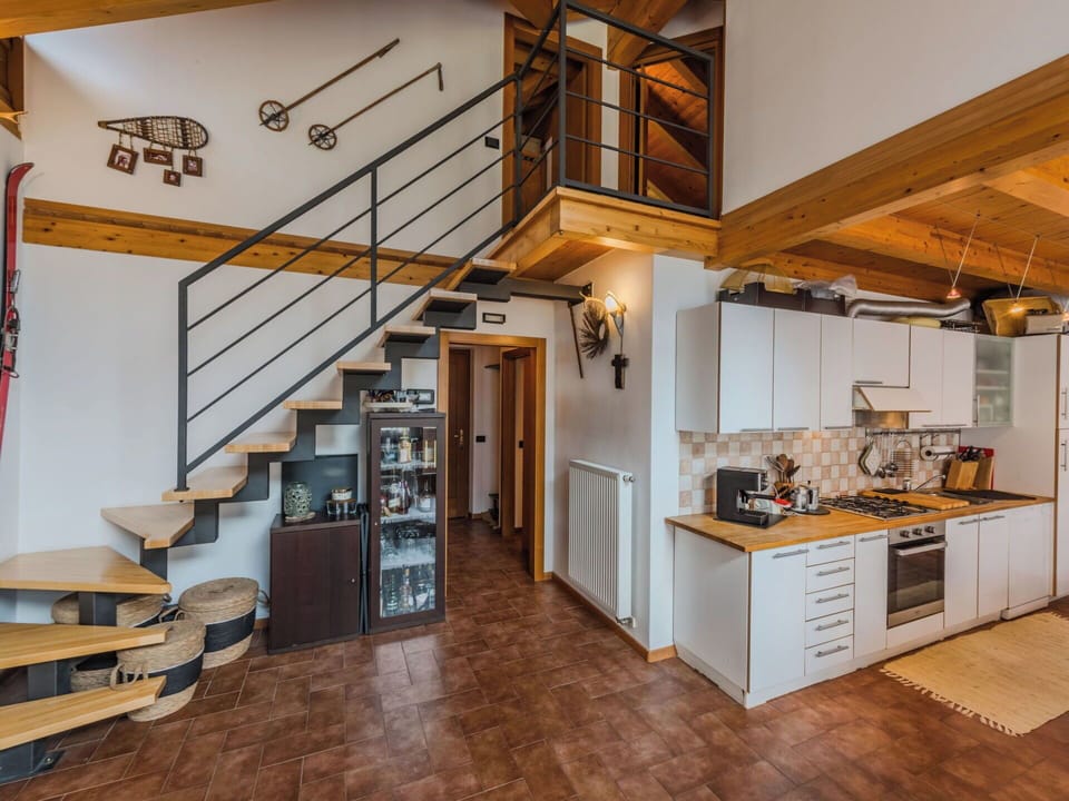 Flooring, Wood, Interior Design, Floor, Ceiling, Room, Furniture, Home, Wood Flooring, Hardwood