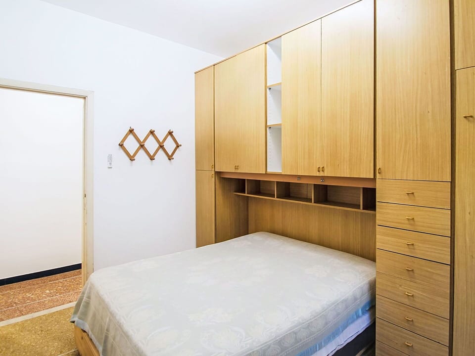 Wall, Flooring, Interior Design, Wood, Furniture, Floor, Room, Bedroom, Lighting, Ceiling