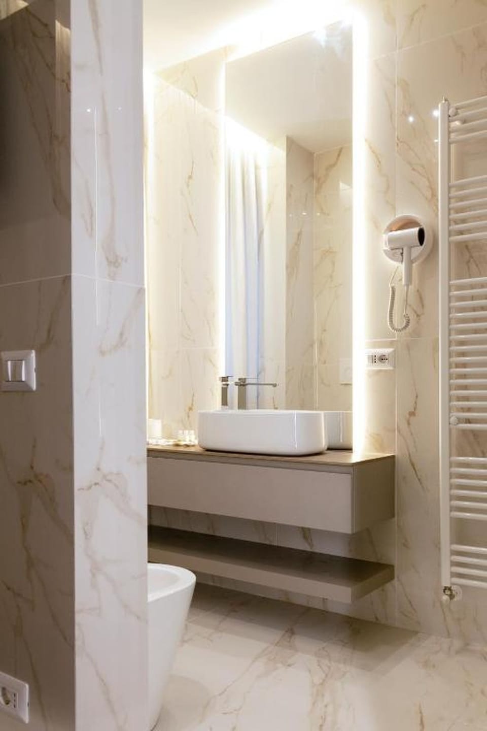 Superior Double Room, Balcony | Bathroom | Shower, hair dryer, slippers, towels