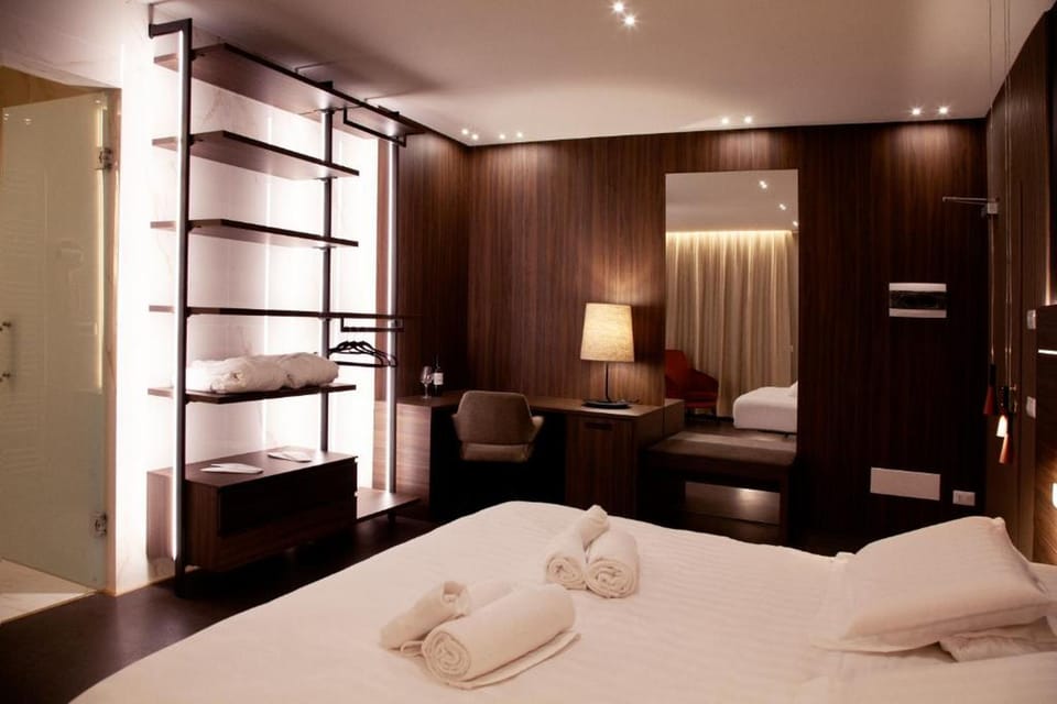 Superior Double Room, Balcony | Minibar, in-room safe, desk, laptop workspace