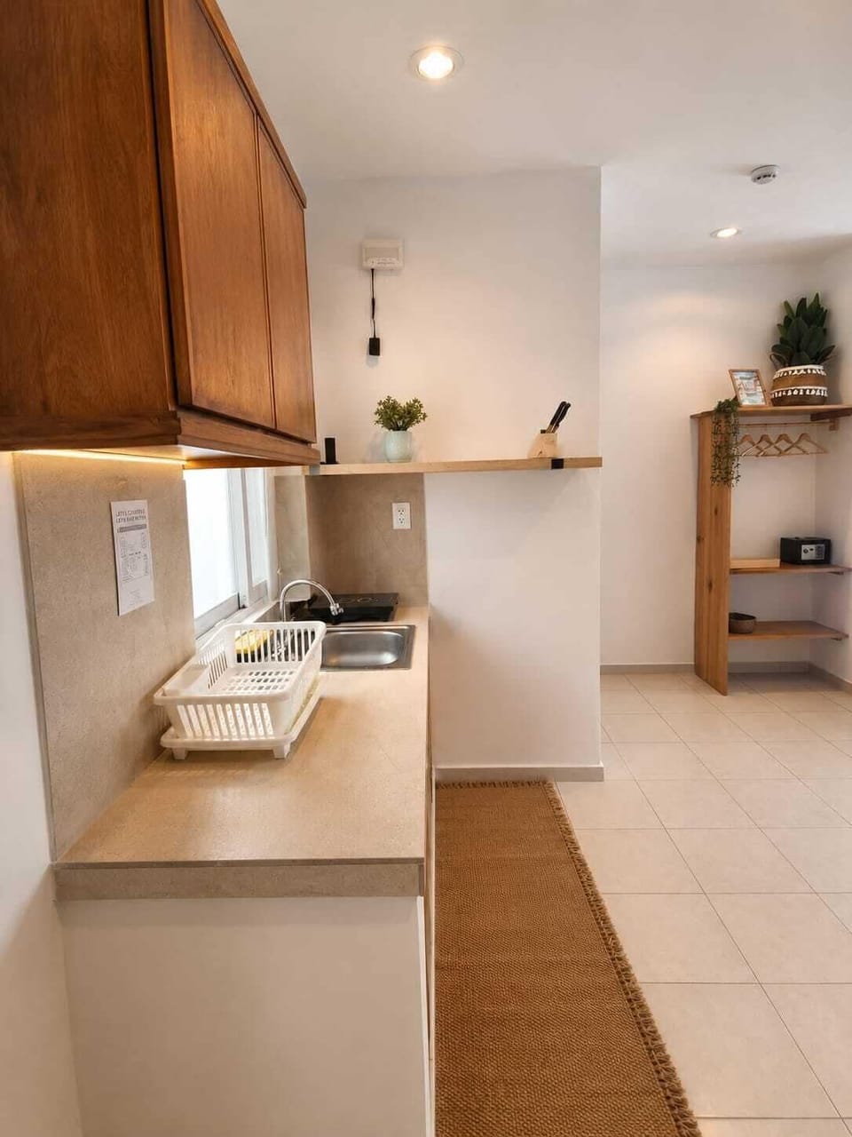 Suite | Private kitchen | Toaster, blender, coffee grinder, paper towels