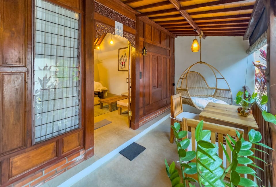 Basic Room, 1 King Bed, Balcony | Terrace/patio