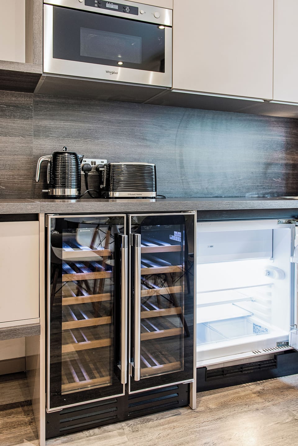 Comfort Apartment, 1 Bedroom, Microwave, City View | Private kitchenette | Mini-fridge, microwave