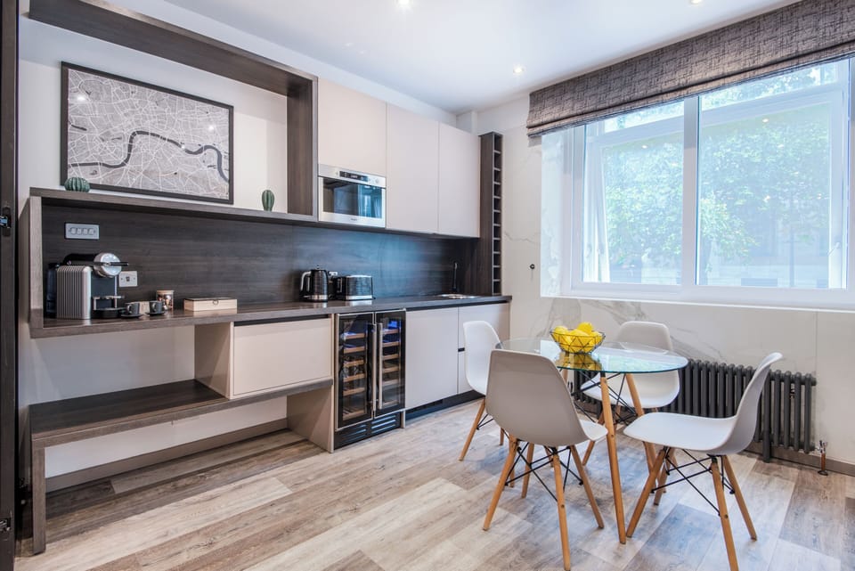 Comfort Apartment, 1 Bedroom, Microwave, City View | Laptop workspace, iron/ironing board, WiFi (free), bed sheets
