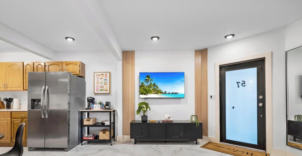 Apartment, Balcony, City View | Interior