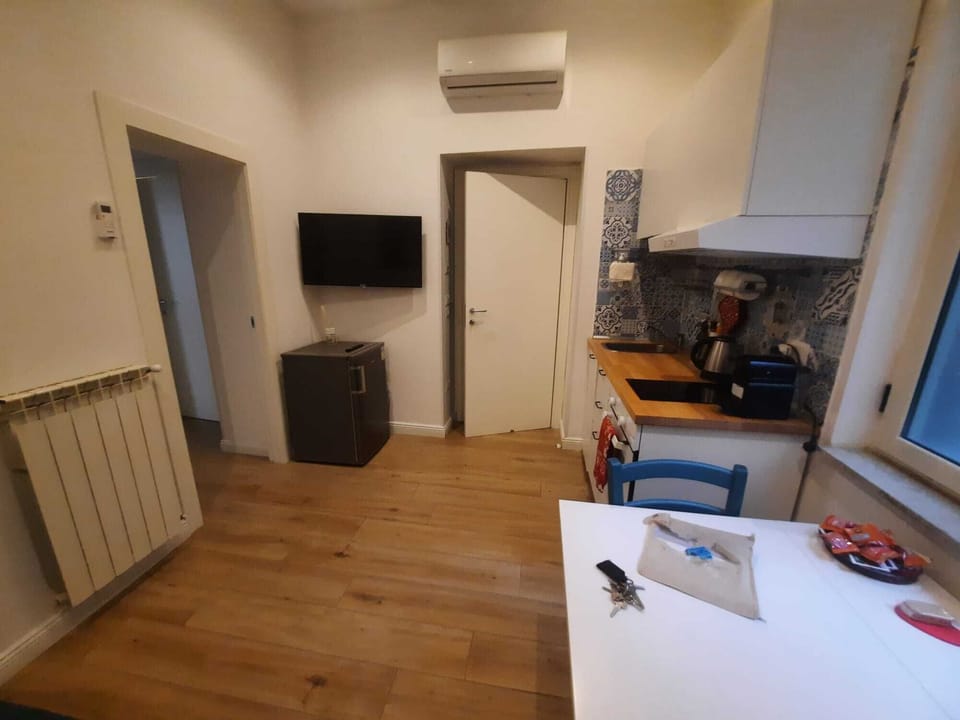 Family Quadruple Room, City View | Living area