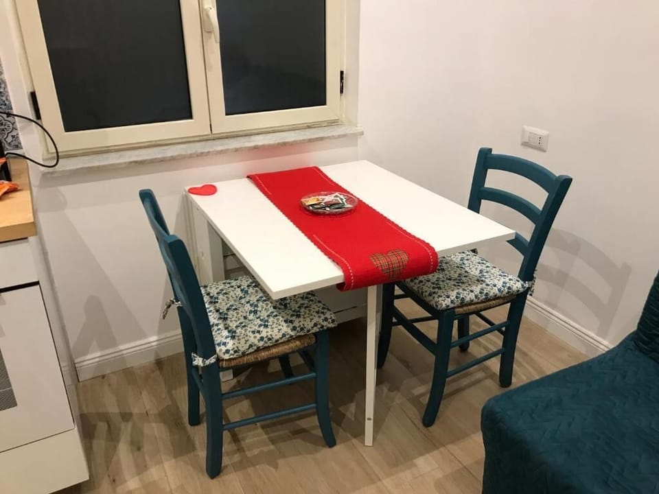 Family Quadruple Room, City View | Dining
