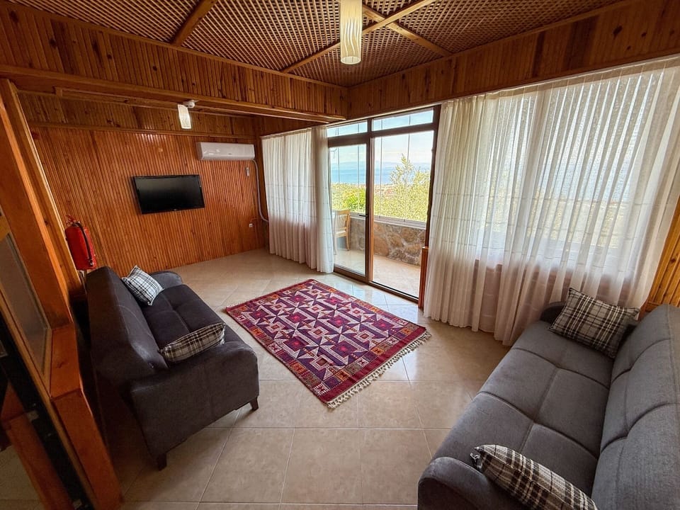 Double Room, Sea View | Living area