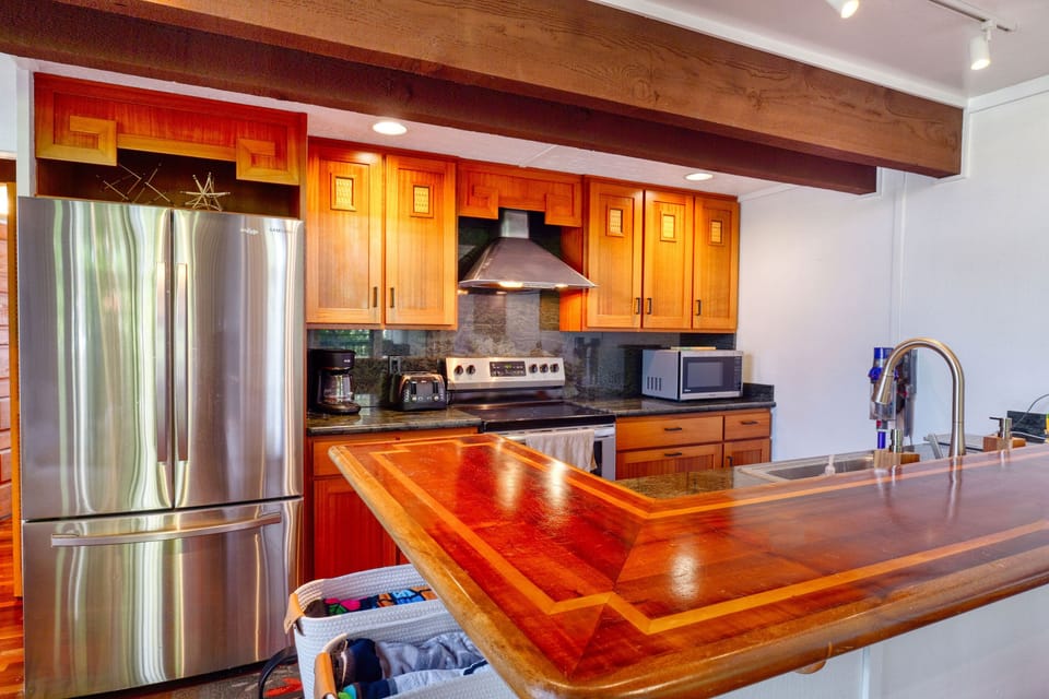Fully Stocked Kitchen