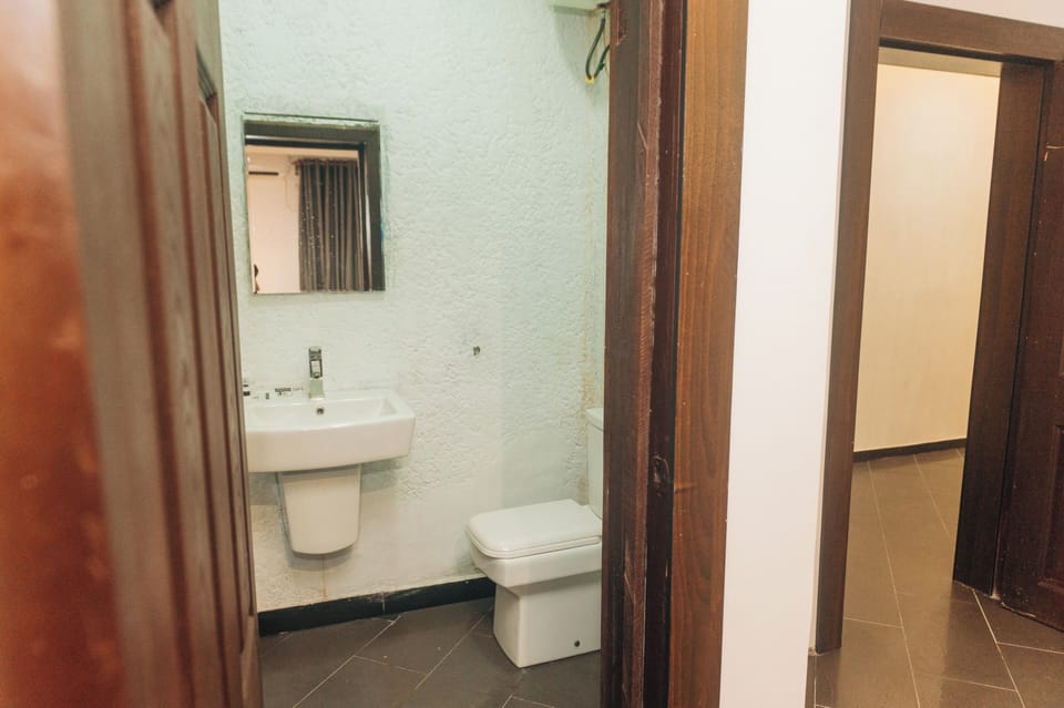 Basic Single Room, Non Smoking, Air conditioning | Bathroom | Towels, soap, toilet paper