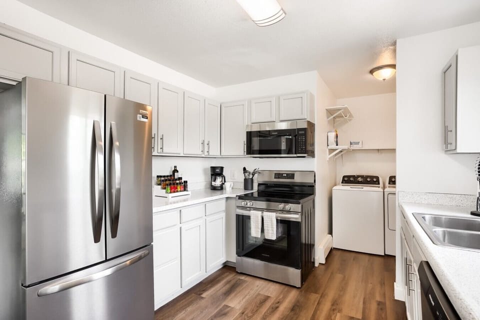 Stainless steel appliances and lots of countertop space make this kitchen great!
