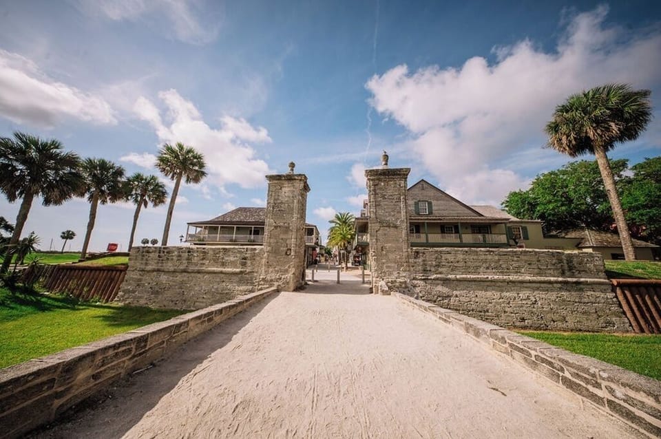 Minutes to St Augustine's grand historic entrance and Castillo de San Marcos National Monument