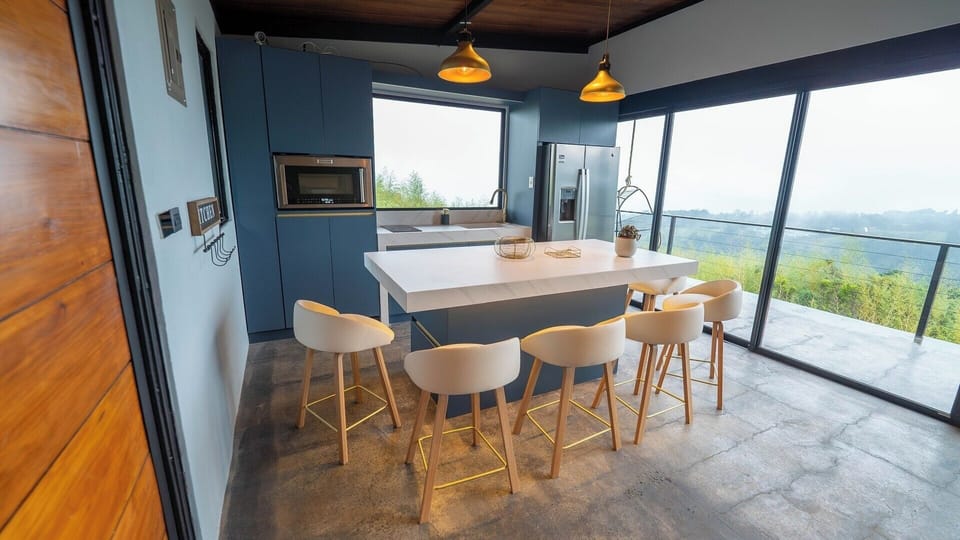 Fully equipped kitchen. 