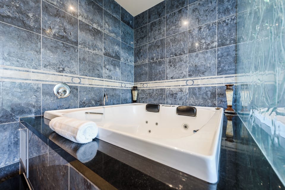 Exclusive Stays - Gallery Penthouse Apartment in Southbank