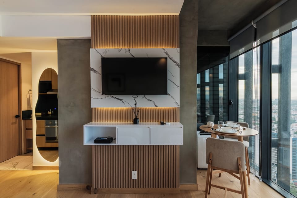 Deluxe Studio, City View | Interior