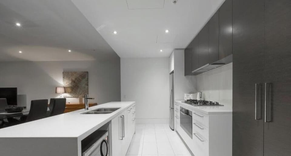 Luxury Apartment, City View | Private kitchen