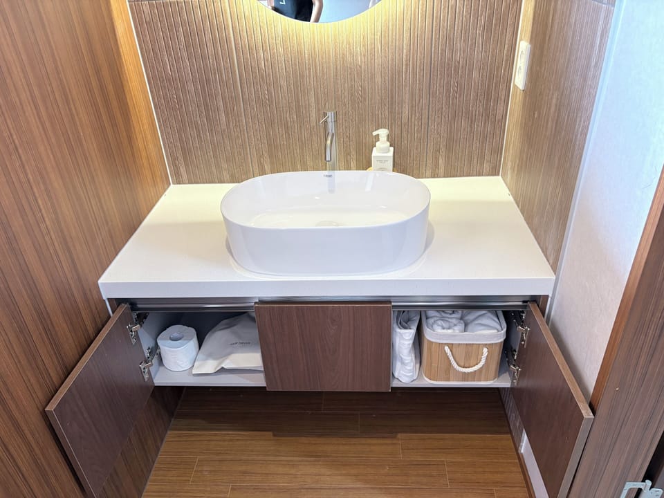 Premium Double Room, Ocean View | Bathroom | Shower, free toiletries, hair dryer, slippers