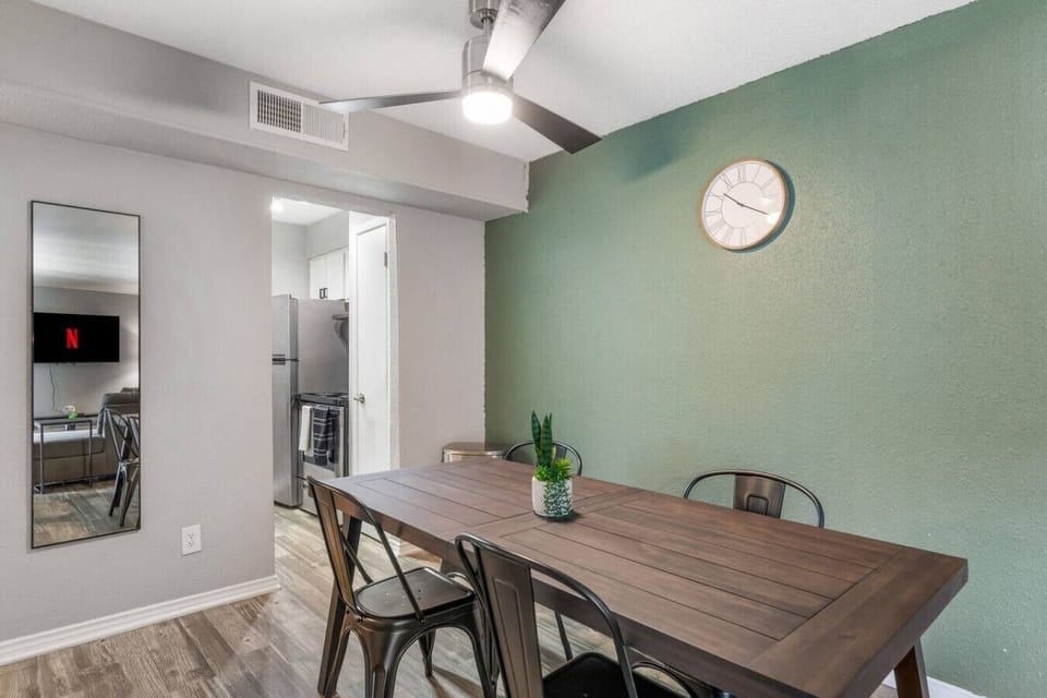 Bright and cozy dining space ideal for meals before heading to AT&T Stadium or enjoying a relaxed dinner after events. Perfect for couples, families, or small groups.