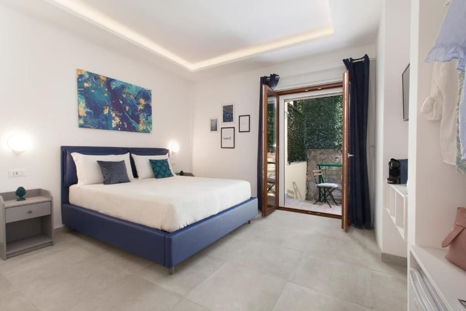 Double Room | In-room safe, iron/ironing board, free WiFi