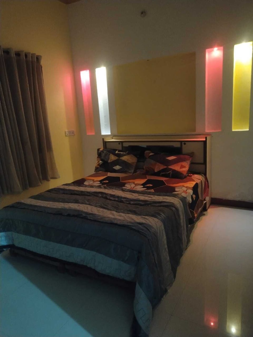Rollaway beds (surcharge), WiFi (free), bed sheets