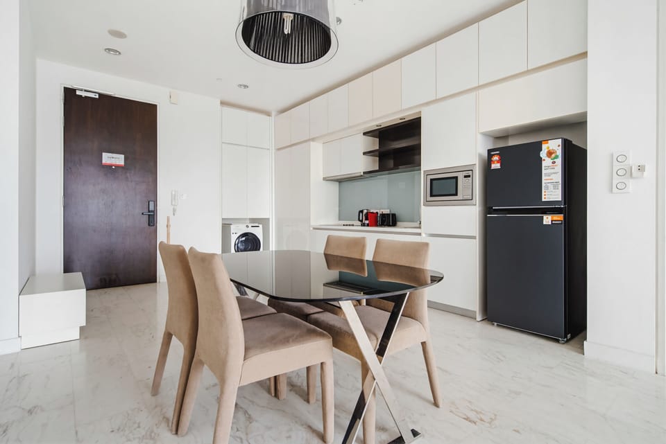 Family Apartment, City View | Dining