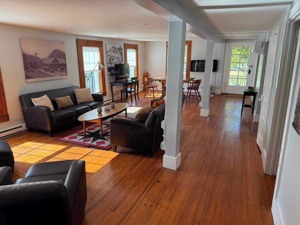 Basic Apartment, 2 Bedrooms, Balcony | Living area