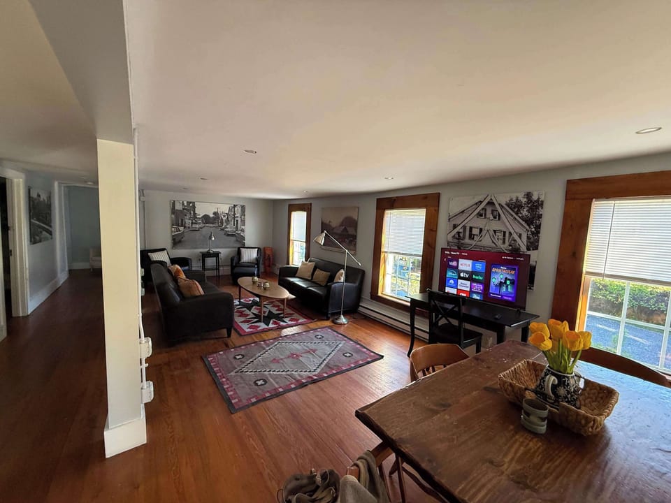Basic Apartment, 2 Bedrooms, Balcony | Living area