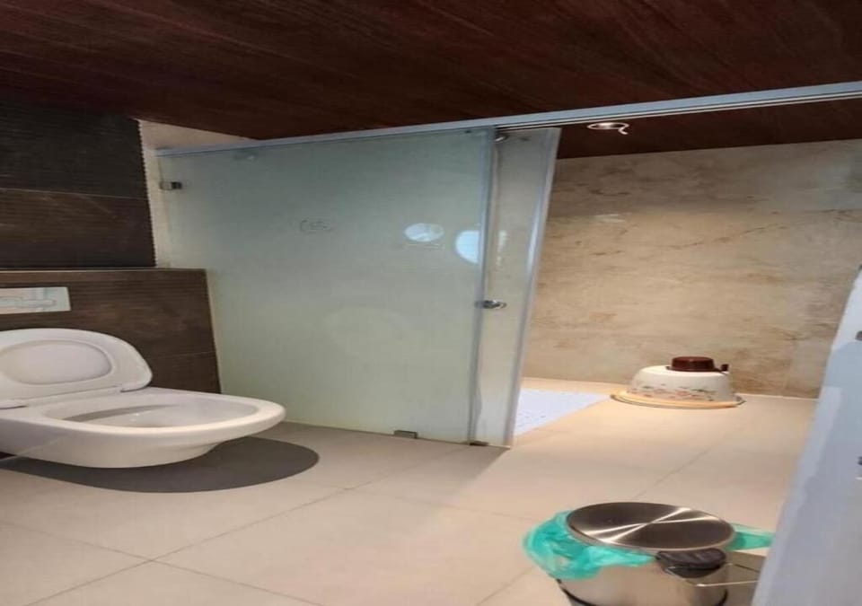 Suite, Balcony, City View | Bathroom | Shower, free toiletries, hair dryer, towels