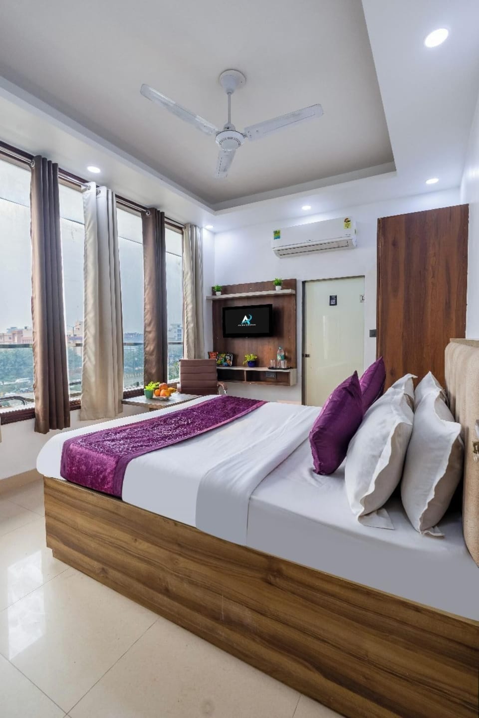 Signature Double Room, City View | Desk, free WiFi