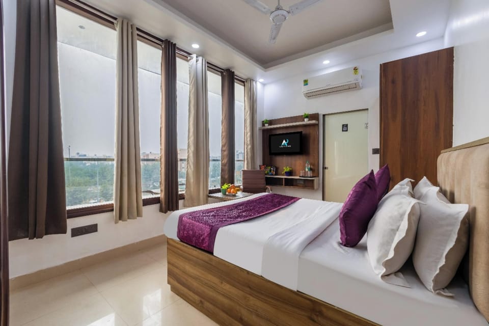 Signature Double Room, City View | Desk, free WiFi
