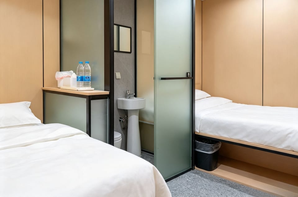 Cozy twin - bed room | Iron/ironing board (on request), WiFi (free), bed sheets