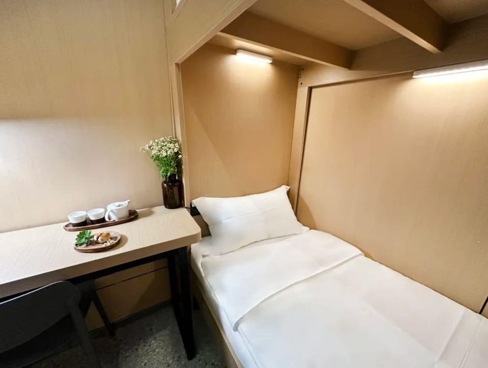 Standard Twin Room | Iron/ironing board (on request), WiFi (free), bed sheets