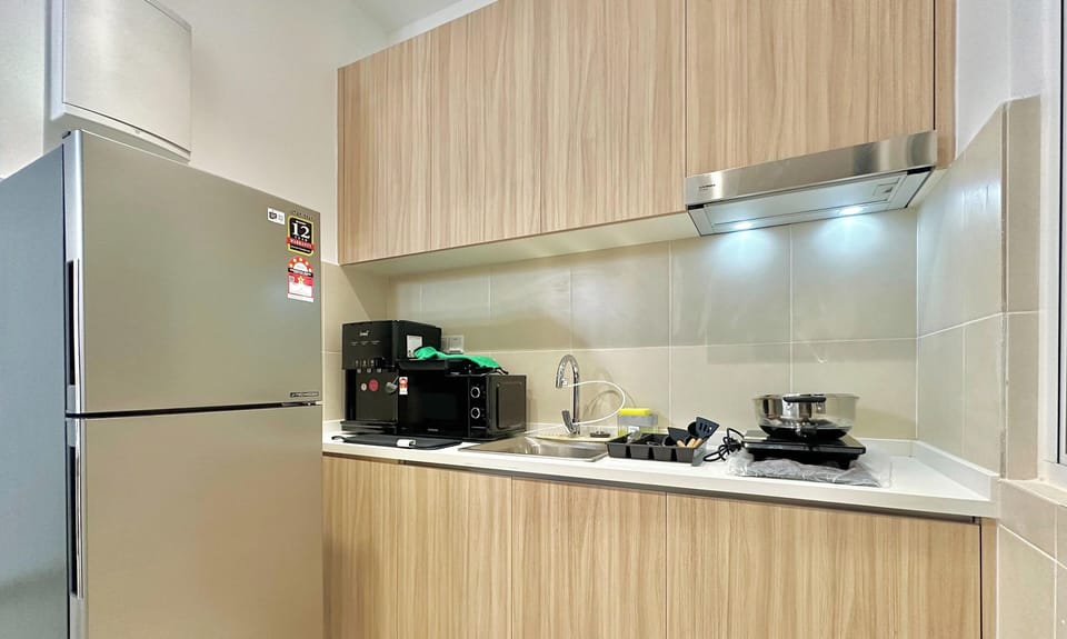 Basic Apartment, Non Smoking | Private kitchen | Fridge, microwave, stovetop, electric kettle