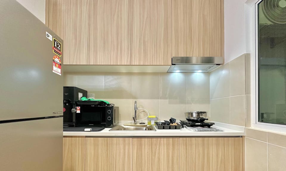 Basic Apartment, Non Smoking | Private kitchen | Fridge, microwave, stovetop, electric kettle