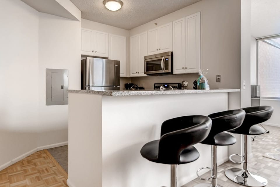 Luxury Apartment, 2 Bedrooms | In-room dining