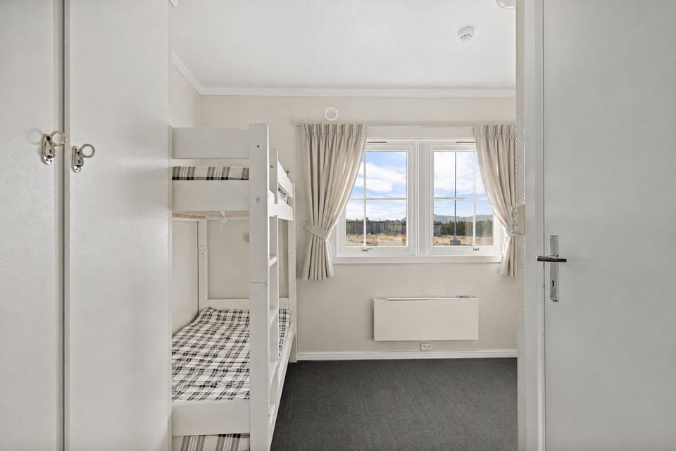 Basic Quadruple Room, Mountain View | WiFi (free), bed sheets