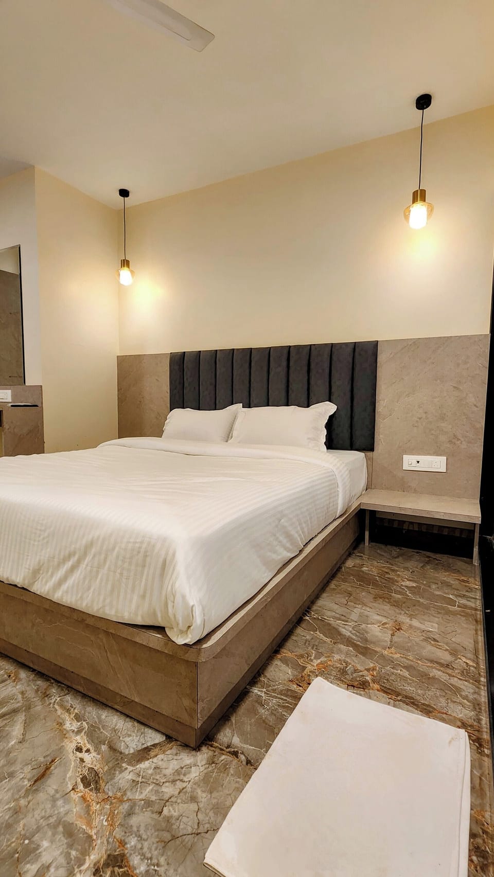 Deluxe Double Room, Garden View | Desk, laptop workspace, soundproofing, iron/ironing board