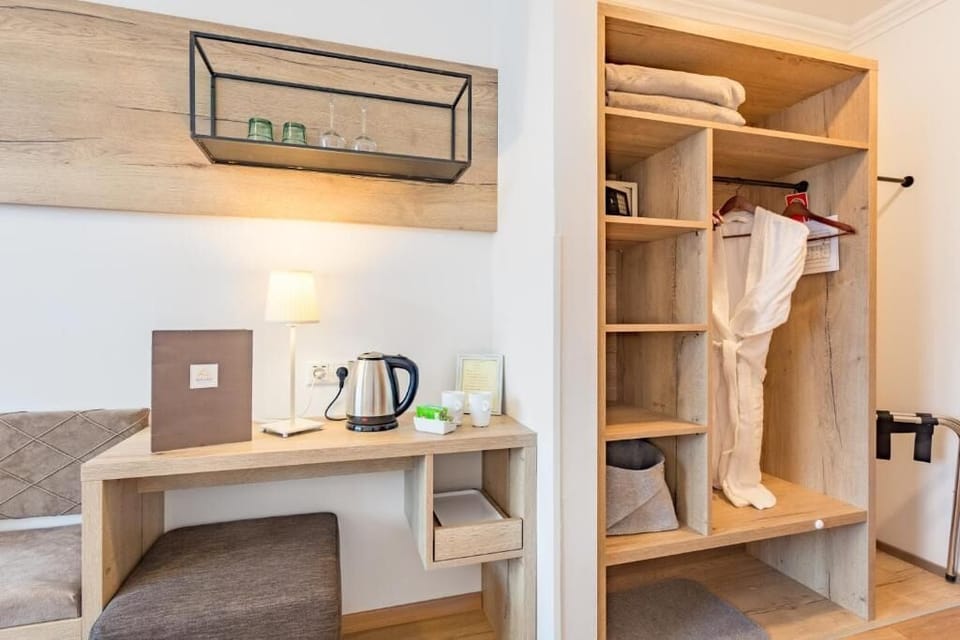Economy Double Room, Garden View | Interior