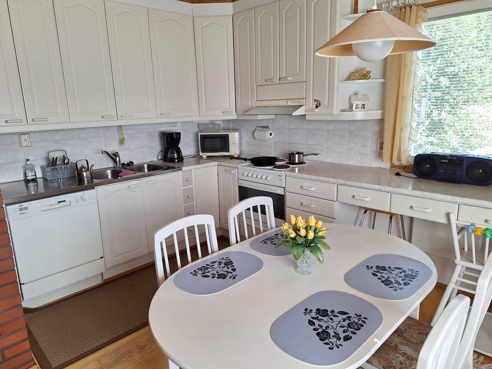 House, 2 Bedrooms, Accessible, Balcony | Interior