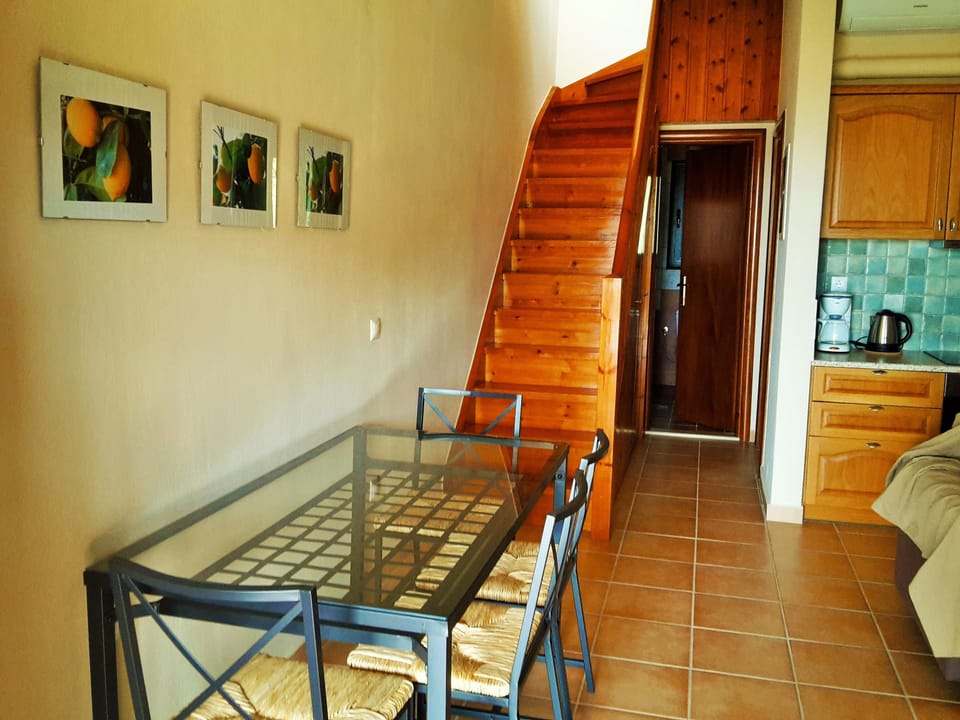 Villa, 2 Bedrooms | Desk, free cribs/infant beds, free WiFi, bed sheets